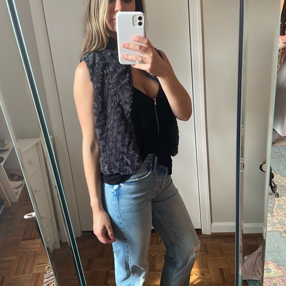 Fuzzy vest - Picture 5 of 6